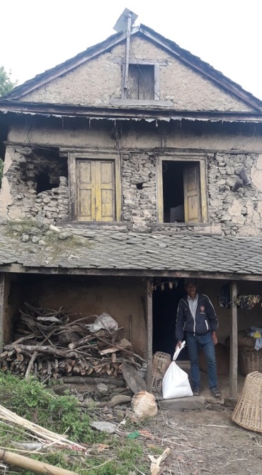 Nepal - Visit poor family (2)